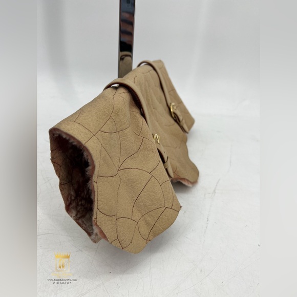 CHANEL Very Rare Chanel clutch with Shearling flap - Picture 2 of 12